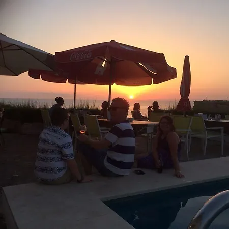 Ξενοδοχείο με διαμερίσματα Voramar 4*